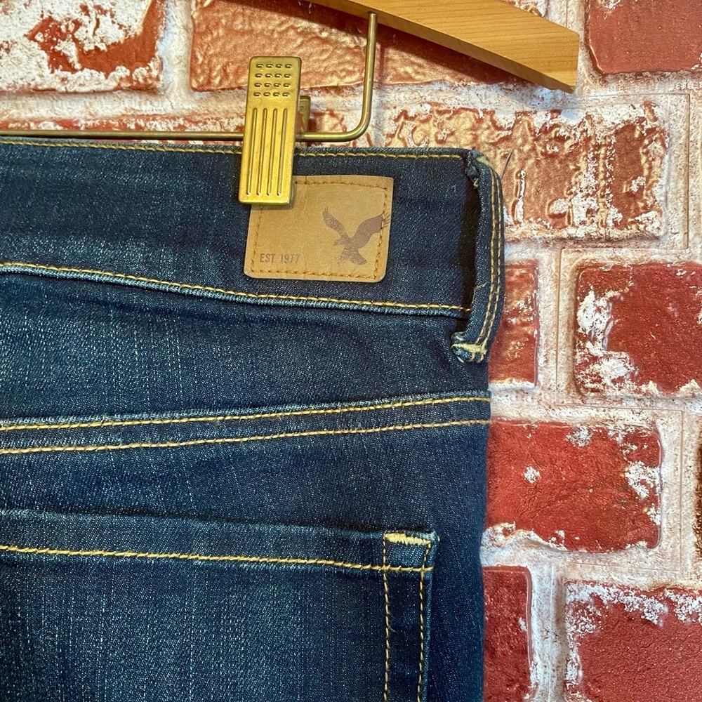 American Eagle Super Stretch Artist Crop Dark Wash Jeans. Size 6 - Picture 6 of 10